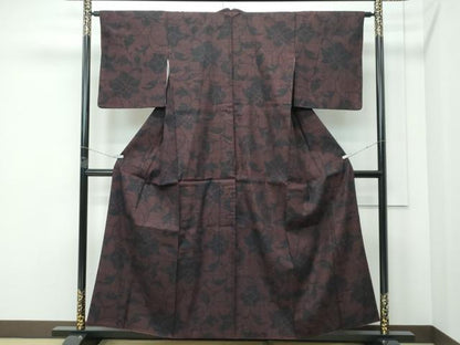 平和屋着物●極上　本場結城紬　重要無形文化財　アンサンブル　100亀甲　更紗唐草文　黒地　羽織紐付き　逸品　CZAA5227s6
