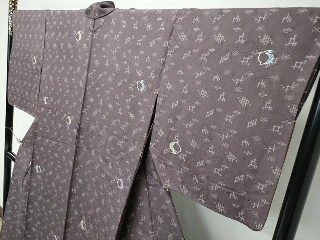 平和屋着物▽極上 小紋 単衣 兎 琉球絣文様 ローズグレイ色地 反端付き 逸品 CZAA5234s6