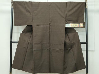 平和屋着物●極上　男性　国指定重要無形文化財　本場久米島紬　純草木染　泥染　手織　涅色　証紙付き　逸品　未使用　CZAA5268s6