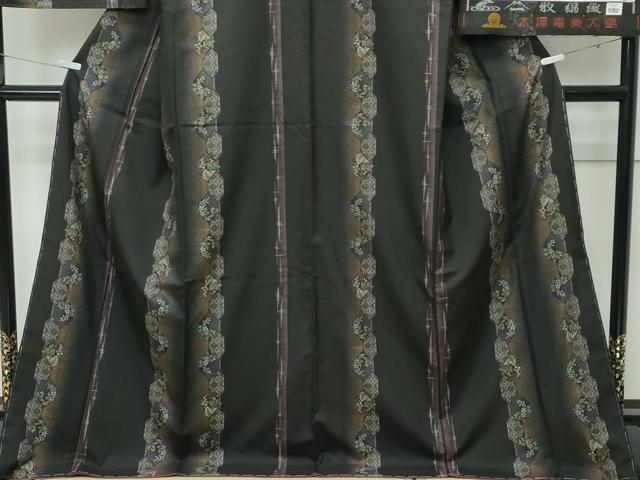 平和屋着物●極上　本場大島紬　泥染め　９マルキ　葡萄蔦の葉亀甲花文　牧絹織物謹製　やまと誂製　証紙付き　逸品　未使用　CZAA5392s6