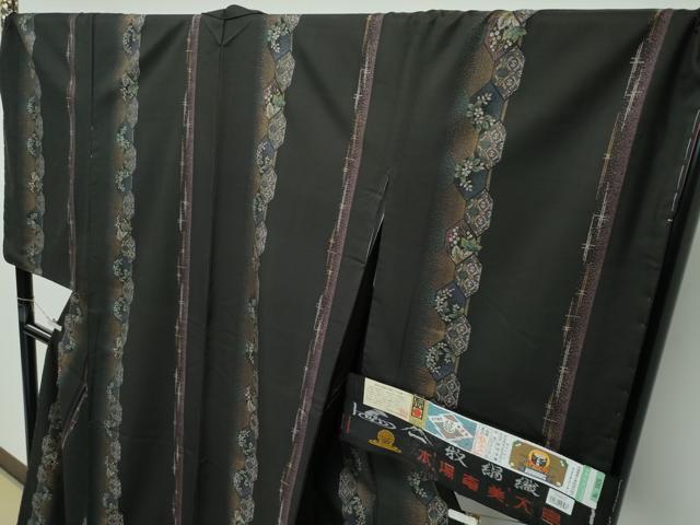 平和屋着物●極上　本場大島紬　泥染め　９マルキ　葡萄蔦の葉亀甲花文　牧絹織物謹製　やまと誂製　証紙付き　逸品　未使用　CZAA5392s6