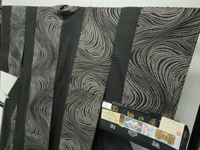 平和屋着物●極上　本場大島紬　泥染め　９マルキ　中国三大刺繍　スワトウ刺繍　流水間道　紬の原田　証紙付き　逸品　未使用　CZAA5395s6