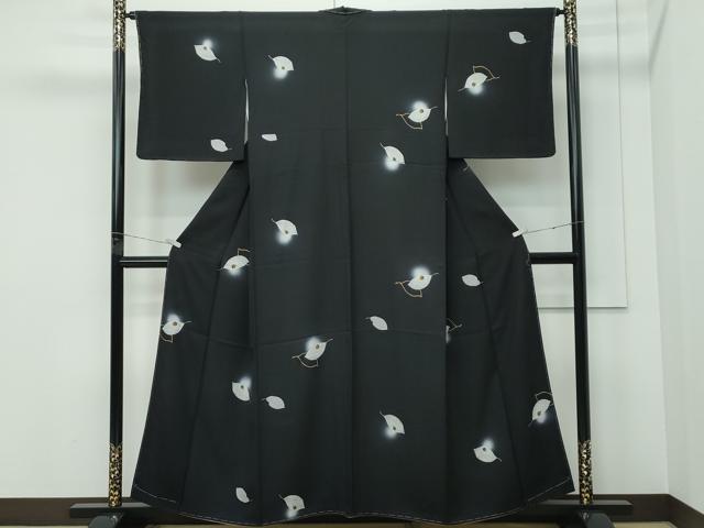 平和屋着物●極上　小紋　てんとう虫　舞葉文　蛍暈し　黒地　金彩　逸品　未使用　CZAA5418s6
