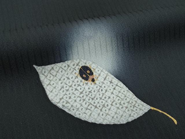 平和屋着物●極上　小紋　てんとう虫　舞葉文　蛍暈し　黒地　金彩　逸品　未使用　CZAA5418s6