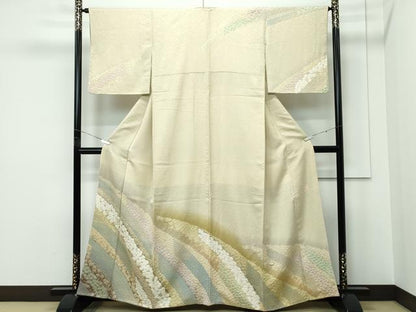 平和屋着物●極上　十日町　名門　滝泰謹製　訪問着　おぼろ染め　襲絞り　草花文　金通し地　砥粉色地　逸品　CZAA5455s6