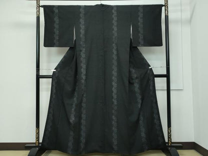 平和屋着物●極上　本場結城紬　重要無形文化財　100亀甲　麻の葉文様　黒地　逸品　CZAA5572s6