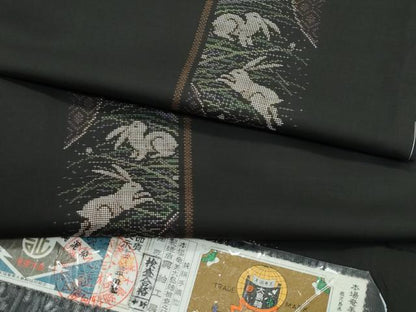平和屋着物●極上　本場大島紬　９マルキ　兎　興紬工房　やまと誂製　証紙付き　逸品　未使用　CZAA5650s6