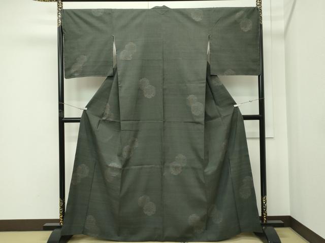平和屋本店●極上　本場結城紬　重要無形文化財　160亀甲　飛び亀甲柄　雪輪草花文　藍媚茶色地　逸品　CZAA5762s6