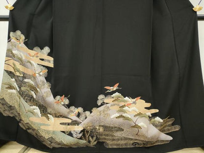 平和屋着物■豪華黒留袖 駒刺繍 飛鶴松文 金彩 正絹 逸品 DAAL2128ya