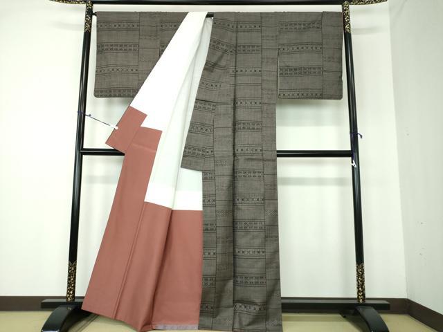 平和屋着物●本場大島紬 9マルキ 横段花菱文 正絹 逸品 DAAQ3463ps