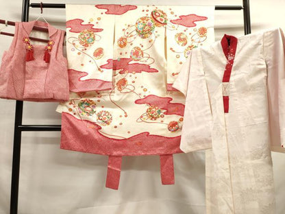 平和屋着物[]七五三　女の子　３歳　祝着　三つ身　長襦袢(半衿刺繍)・被布セット　駒刺繍　鞠花文　金彩　逸品　DAAR1468jm