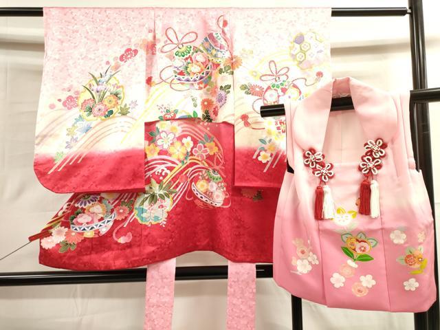 平和屋着物[]七五三　女の子　３歳　祝着　三つ身　被布セット　鈴花文　暈し染め　金彩　逸品　DAAR1493jm