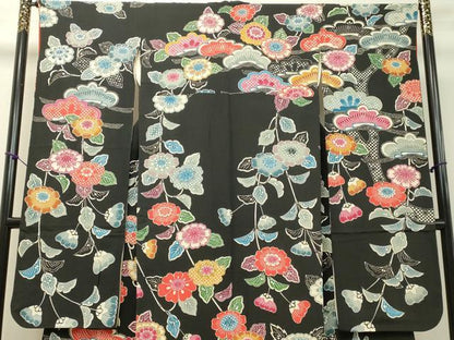 平和屋着物●豪華振袖　型染　草花松文　黒地　鬼しぼ縮緬　正絹　逸品　DAAR4391tw