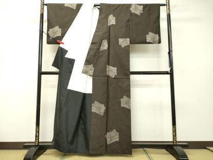 平和屋着物●本場大島紬　割り込み絣　地空き　色紙重ね花文　正絹　逸品　DAAR4407tw