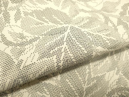 平和屋着物●本場大島紬　白大島　7マルキ　草葉文　正絹　逸品　DAAR4421tw