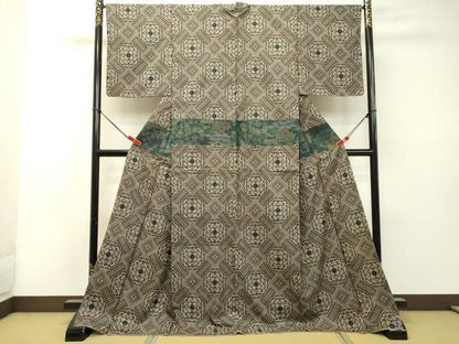 平和屋着物●希少　本場大島紬　龍郷絣　風景花菱文　正絹　逸品　未使用　DAAR4464tw