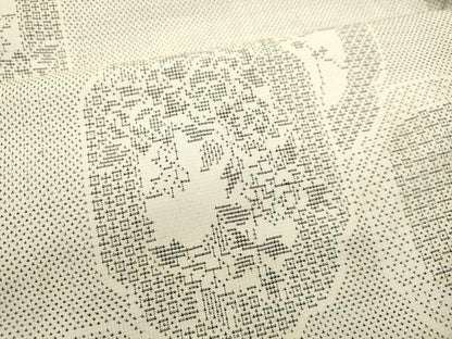 平和屋着物●本場大島紬 白大島 9マルキ 花絵皿文 正絹 逸品 DAAR4480tw