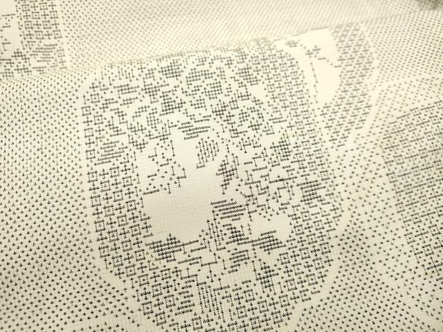 平和屋着物●本場大島紬 白大島 9マルキ 花絵皿文 正絹 逸品 DAAR4480tw