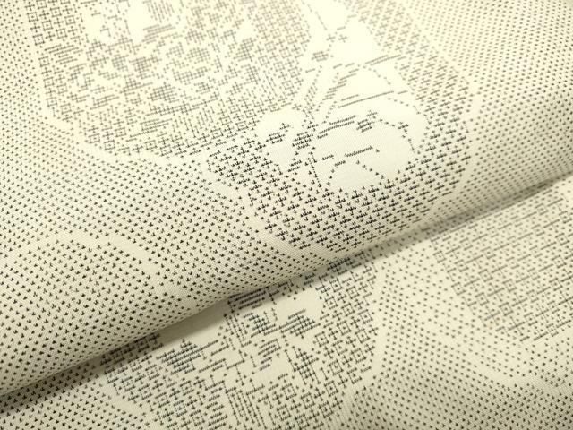 平和屋着物●本場大島紬 白大島 9マルキ 花絵皿文 正絹 逸品 DAAR4480tw