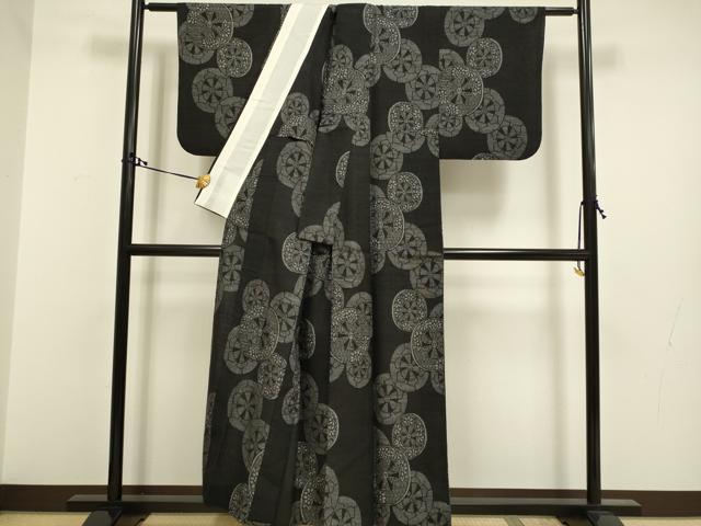平和屋着物▽上質な紬 単衣 源氏車花文 黒地 正絹 逸品 DAAR5514du