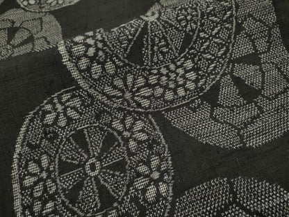 平和屋着物▽上質な紬 単衣 源氏車花文 黒地 正絹 逸品 DAAR5514du