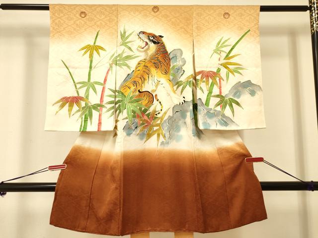 平和屋着物[]お宮参り　男の子　祝着　産着　初着　のしめ　駒刺繍　虎　笹竹文　暈し染め　金彩　逸品　DAAR6191ma