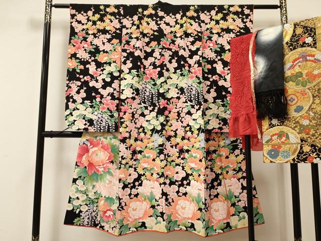 平和屋着物[]七五三　女の子　７歳　祝着　四つ身　袋帯・小物セット　手描き　牡丹花文　黒地　金彩　逸品　DAAR6386ma