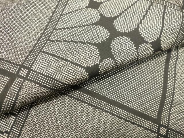 平和屋着物○本場大島紬 7マルキ 150亀甲 花菱文 正絹 逸品 DAAS2349tw