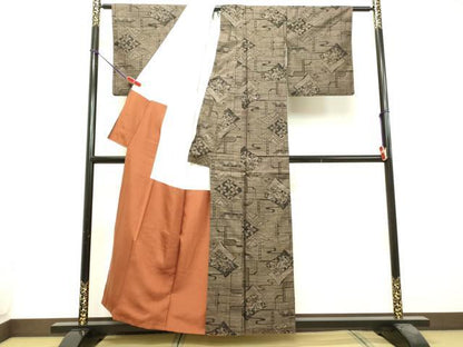 平和屋着物●本場大島紬 7マルキ 色紙重ね草花文 正絹 逸品 DAAS2405tw