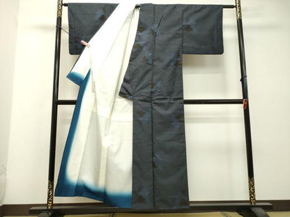 平和屋着物●本場大島紬 7マルキ 飛鶴文 正絹 逸品 DAAS2409tw