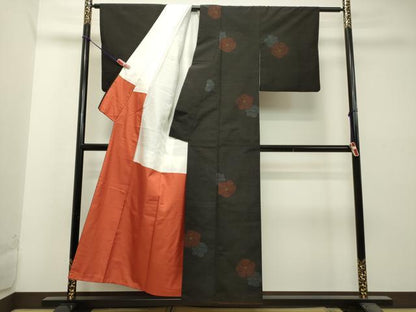 平和屋着物●塩沢紬　130亀甲　総詰め　舞花文　正絹　逸品　DAAS2501tw