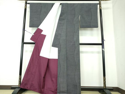 平和屋着物●本塩沢　180亀甲　よろけ縞　黒地　正絹　逸品　DAAS3031ps