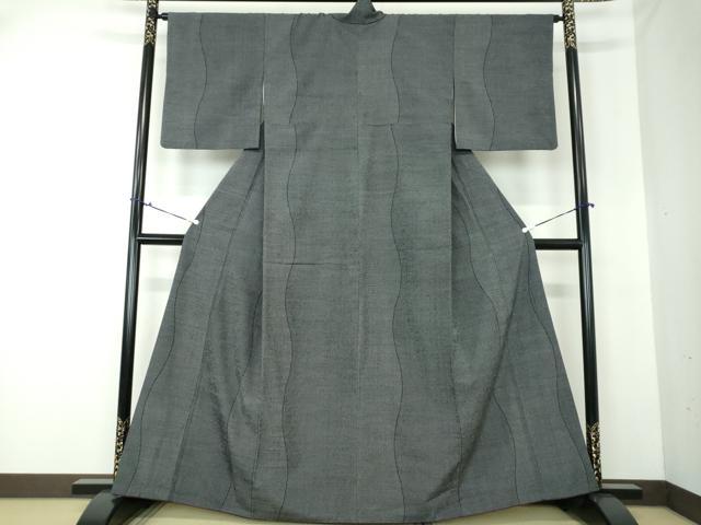平和屋着物●本塩沢　180亀甲　よろけ縞　黒地　正絹　逸品　DAAS3031ps