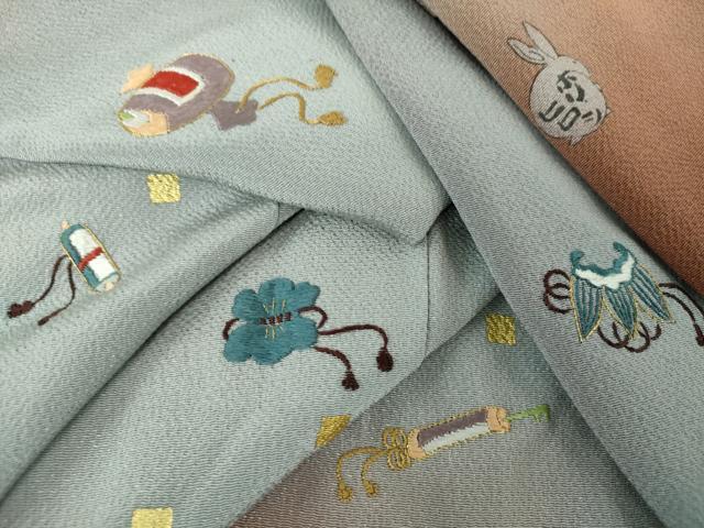 平和屋着物●人形作家・ホリヒロシ 訪問着 刺繍 宝尽くし 暈し染め 鬼しぼ縮緬 金彩 正絹 逸品 DAAS3449ps
