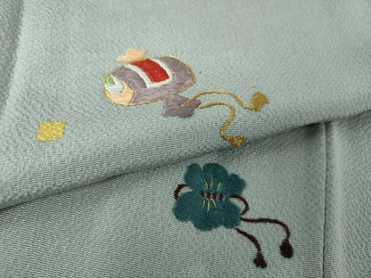 平和屋着物●人形作家・ホリヒロシ 訪問着 刺繍 宝尽くし 暈し染め 鬼しぼ縮緬 金彩 正絹 逸品 DAAS3449ps