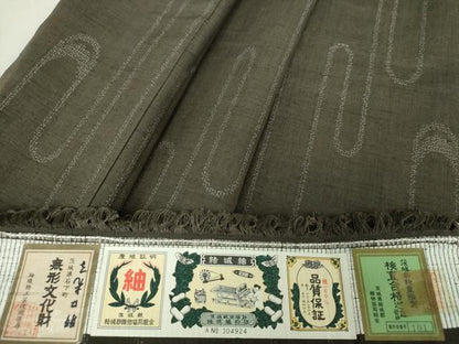 平和屋着物●結城紬　80亀甲　飛び亀甲柄　幾何学文様　証紙付き　正絹　逸品　DAAS3455ps