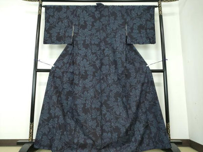 平和屋着物●本場結城紬 重要無形文化財 100亀甲 葡萄蔦の葉文 大丸扱い 正絹 逸品 DAAS3803ps