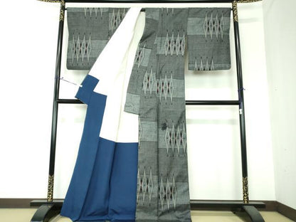 平和屋着物●本場大島紬　割り込み絣　横段菱繋ぎ　正絹　逸品　DAAS3927ps
