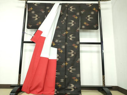 平和屋着物●国指定重要無形文化財　本場久米島紬　手織　トゥイグヮー　正絹　逸品　DAAS3986ps