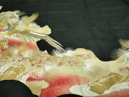 平和屋着物■豪華黒留袖　立波飛鳥松文　金彩　正絹　逸品　DAAS4654sf