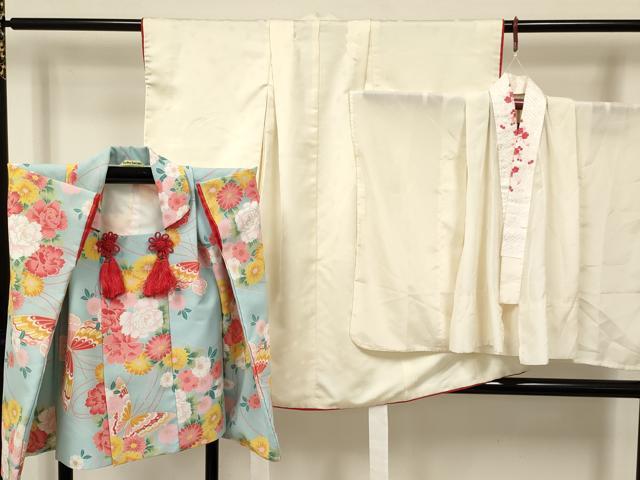 平和屋着物[]七五三　女の子　３歳　祝着　三つ身　長襦袢・被布セット　花蝶文　草花地紋　生成り色　洗える着物　DAAS9124ma