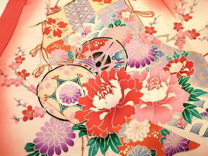 平和屋着物[]七五三　女の子　３歳　祝着　三つ身　駒刺繍　几帳鼓牡丹花文　暈し染め　金銀彩　逸品　DAAS9229ma