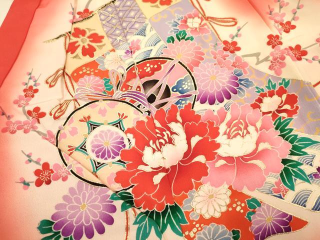 平和屋着物[]七五三　女の子　３歳　祝着　三つ身　駒刺繍　几帳鼓牡丹花文　暈し染め　金銀彩　逸品　DAAS9229ma