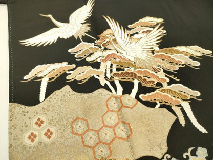 平和屋着物●皇室献上作家　北出与三郎　黒留袖　駒刺繍　飛鶴枝梅松文　金彩　正絹　逸品　DAAT1059tw
