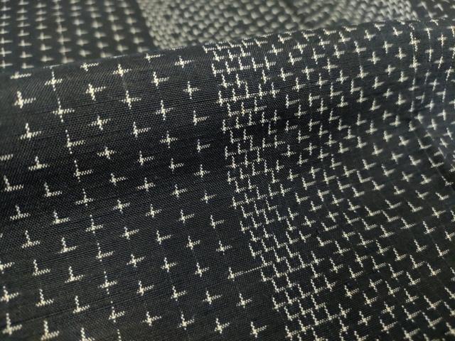 平和屋着物▽上質な紬 単衣 十字絣 黒地 正絹 逸品 DAAT9259az