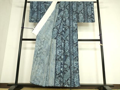 平和屋着物▽上質な小紋 単衣 印度藍 首里琉染 更紗動物花文 鬼しぼ縮緬 証紙付き 正絹 逸品 DAAT9382az