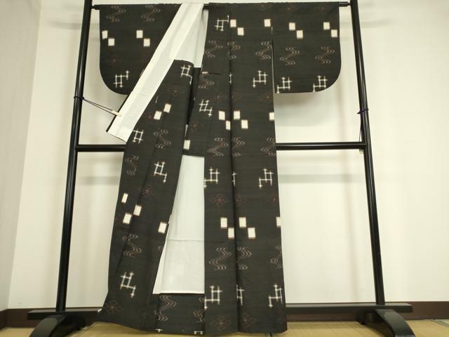 平和屋着物▽国指定重要無形文化財 本場久米島紬 手織 単衣 琉球絣文様 正絹 逸品 DAAT9501az
