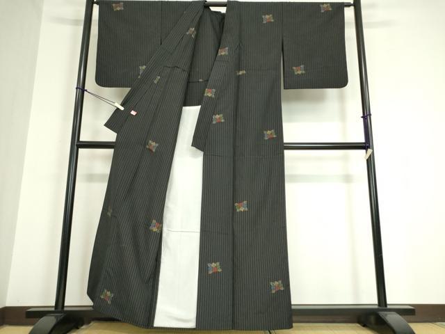 平和屋着物▽上質な紬 単衣 舞花文 黒地 正絹 逸品 DAAT9936az