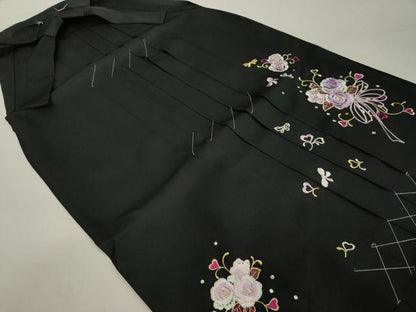 平和屋着物●女性　行灯袴　総刺繍　草花文　黒色　金銀糸　卒業式　洗える着物　未使用　DAAU0977tw