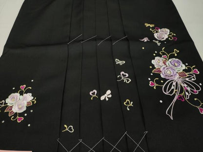 平和屋着物●女性　行灯袴　総刺繍　草花文　黒色　金銀糸　卒業式　洗える着物　未使用　DAAU0977tw